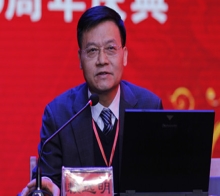 中國科學(xué)院院士、西北生態(tài)環(huán)境資源研究院常務(wù)副院長、我國著名寒區(qū)土木工程專家、博士生導(dǎo)師賴遠(yuǎn)明教授就“寒區(qū)道路熱學(xué)特性分析方法和凍害防治技術(shù)”?與嘉賓、校友和師生分享了自己獨特的見解