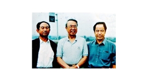 楊金泉、劉俊謙與聯(lián)合國(guó)副秘書(shū)長(zhǎng)的合影